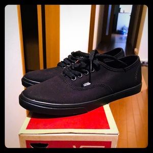 Black Vans Lo Pro